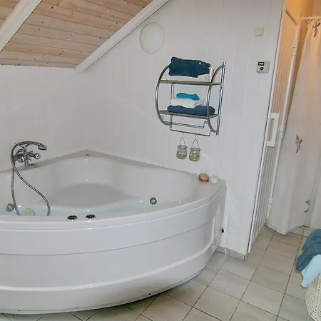 Three-bedroom Holiday Nalevej With A Sauna 04 Feriehus *